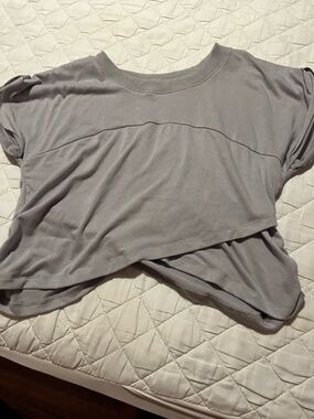 Women’s Short Sleeve Crop Top in Gray